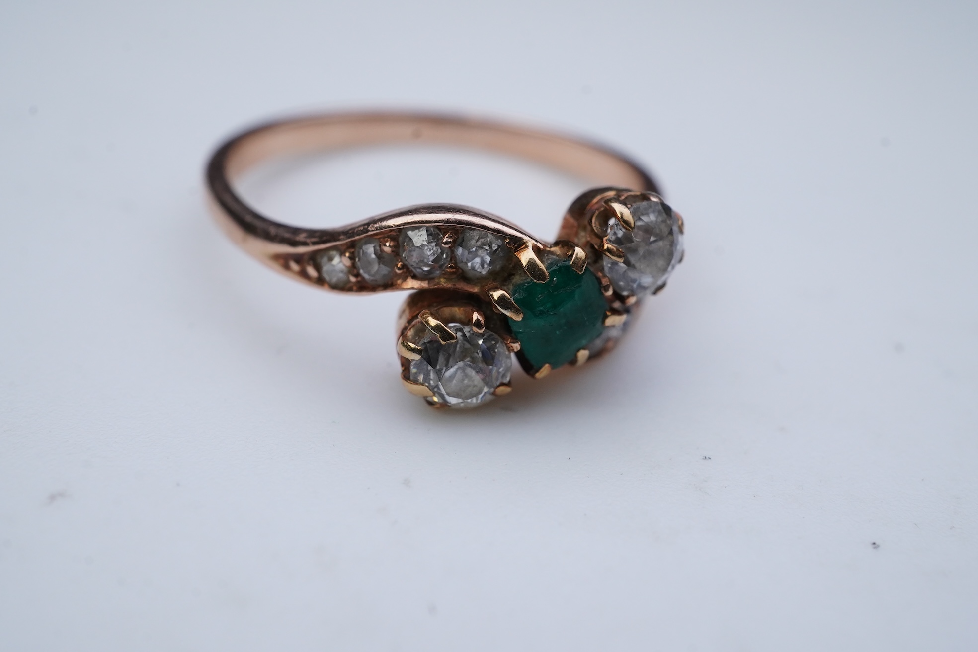 An emerald & diamond ring, early 20th century